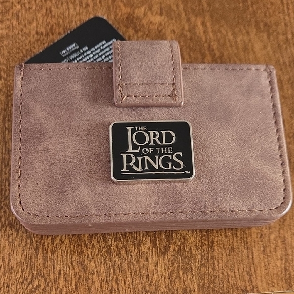 Elegant Tan Wallet with Leaf Accent - Picture 2 of 12